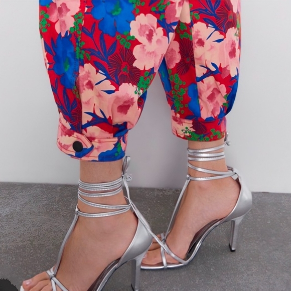 NWT Zara Bold Floral Cropped Cargo Ankle Pants Size S High Waist Pink Red Blue - Picture 1 of 16